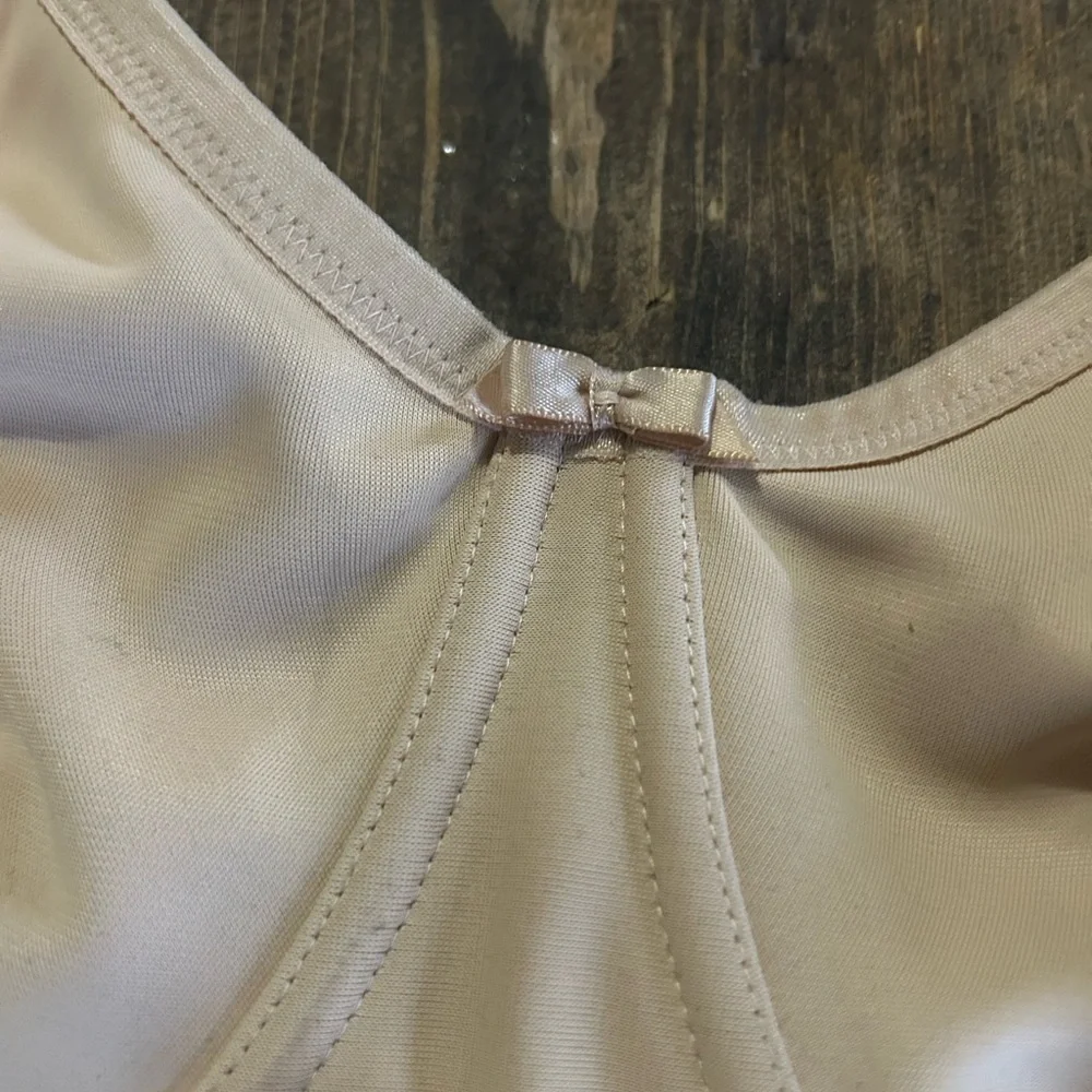 Elomi 3911 Smoothing Seam Free Underwire‎ Bra Nude 48D